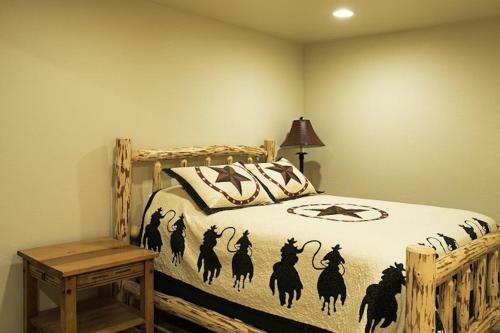 Hebgen Lakefront Cabin