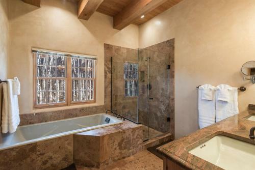 3 Bedroom - Secluded Mountain Views - Canyon River
