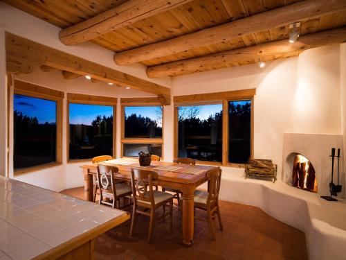 2 Bedroom - Secluded, Mountain Views - Twilight