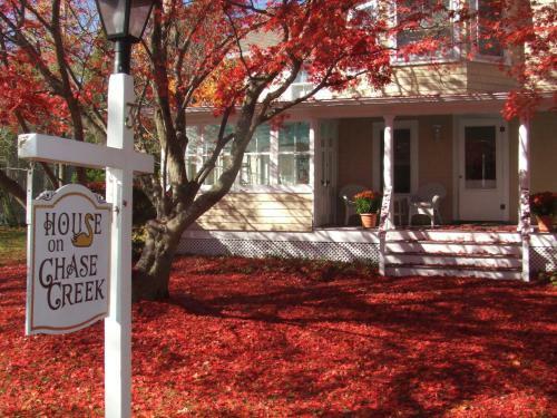 Bed & Breakfast House On Chase Creek