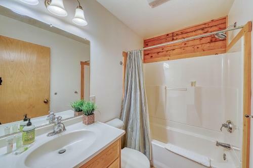 Contemporary Adk 5 Bedroom Chalet On Schroon