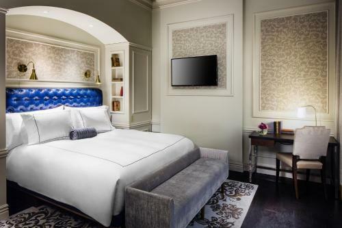 Adelphi Hotel