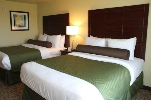 Cobblestone Hotel & Suites - Devils Lake