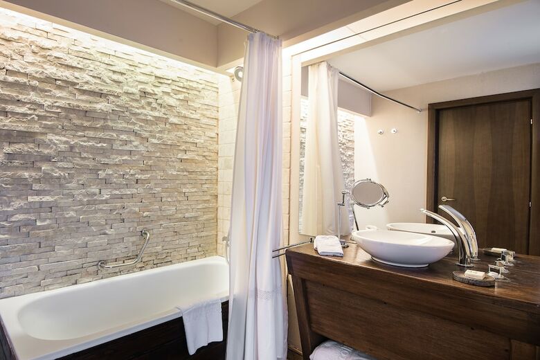 Ioana Hotels
