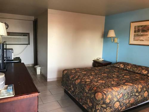 Motel Hwy Express Inn & Suites