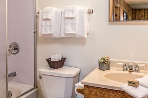 Shelter Cove Resort & Marina