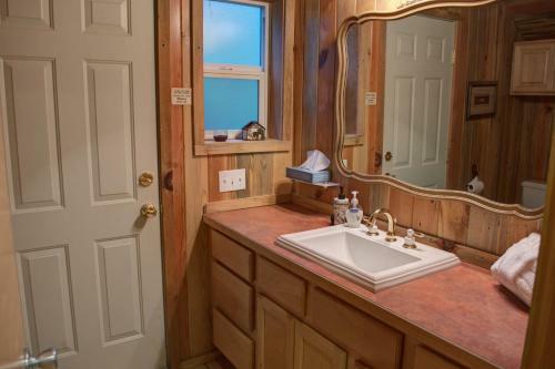 Eagle Falls Lodge Three-bedroom Chalet