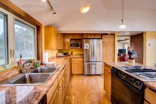 Seadrifter Oceanfront Beach House