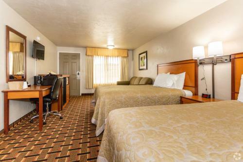Hotel Anchor Bay Inn