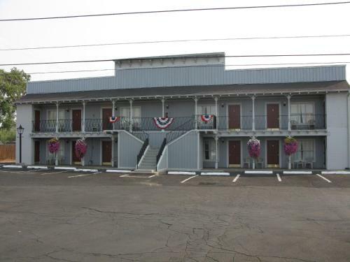 Motel Rustlers Inn