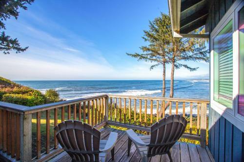 Spectacular Seaside Surf-view Home