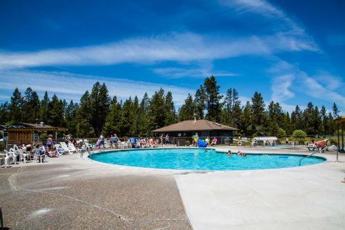 Bend-sunriver Camping Resort 24 Ft. Yurt 12