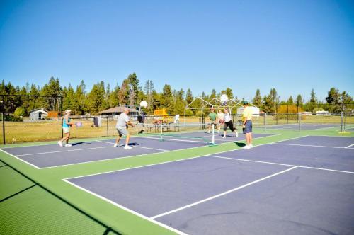 Bend-sunriver Camping Resort 24 Ft. Yurt 12