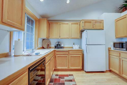 1 Sunrise-ac-hot Tub-3br/2ba