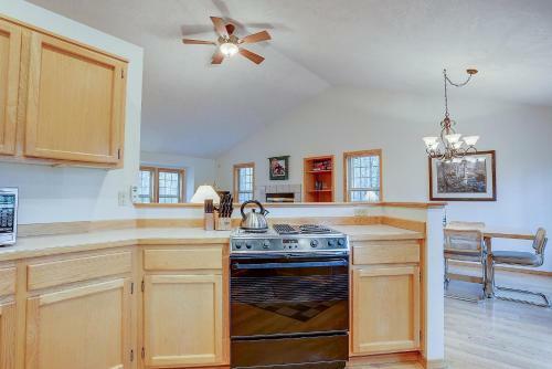 1 Sunrise-ac-hot Tub-3br/2ba