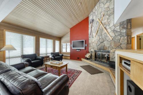 3 Fir Cone Lane
