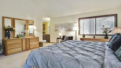 Meadowlark 4 Six-bedroom Home