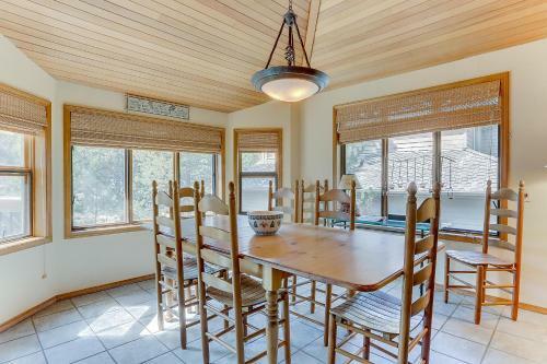2 Tan Oak-hot Tub-3br/2ba