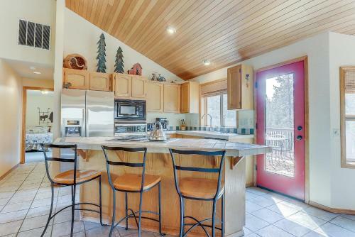 2 Tan Oak-hot Tub-3br/2ba