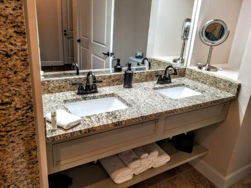 Hotel Resort At Eagle Point Golf Club Lodging