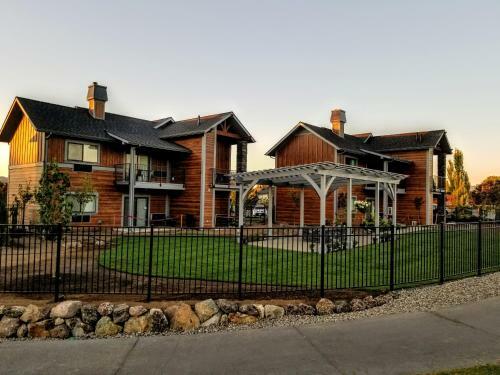 Hotel Resort At Eagle Point Golf Club Lodging