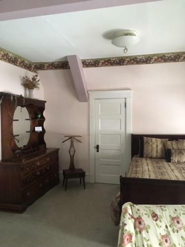 Bed & Breakfast Victorian Charm Inn
