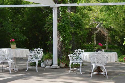 Carleton House Bed And Breakfast