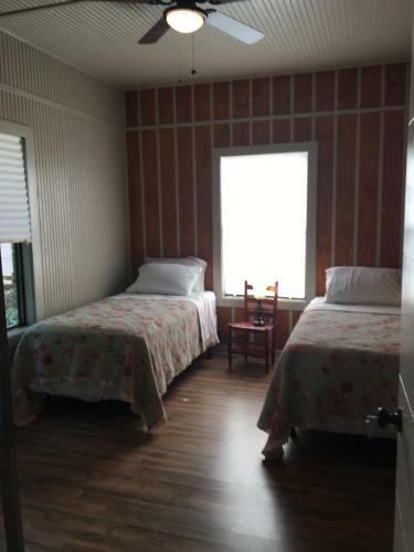 Saddle Creek Cabins