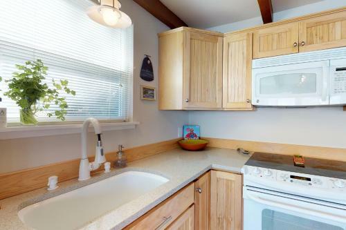 Uplake Cottage And Casita