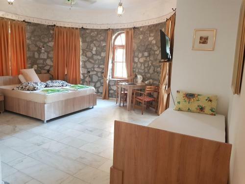Hostal Romantik Villa Dalla