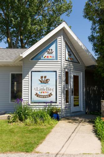Hotel Square Rigger Lodge