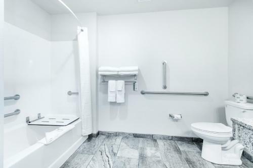 Cobblestone Hotel & Suites - Janesville