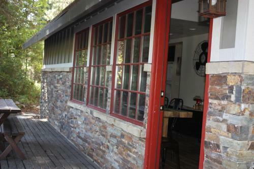 Hideaway Above The Stream