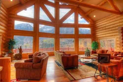 Lookout Pointe Home