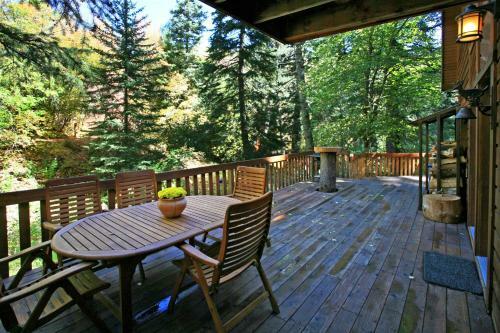 Creekside Cabin