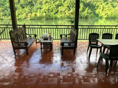 Bed & Breakfast Tr?n Th?c Homestay-ba B?