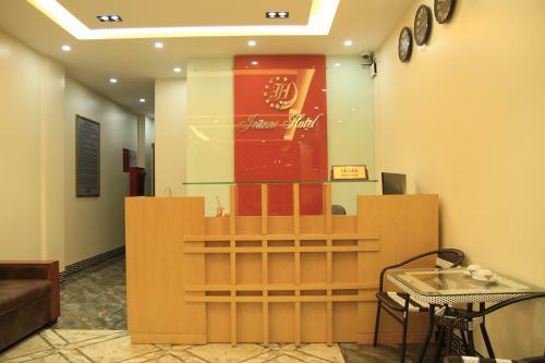 Jeanne Hotel