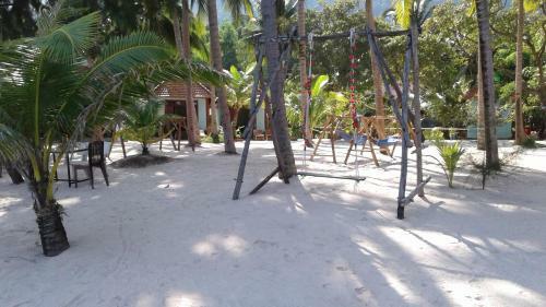 Hotel Kiki Coconut Beach Resort