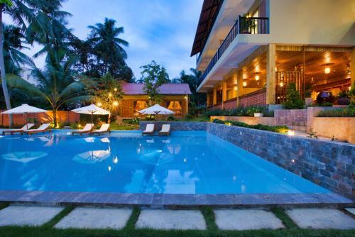 Hotel Azura Resort