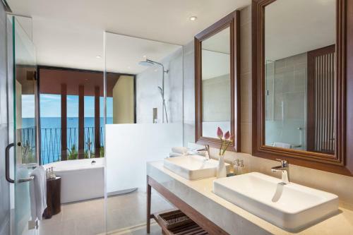 Hotel Dusit Princess Moonrise Beach Resort