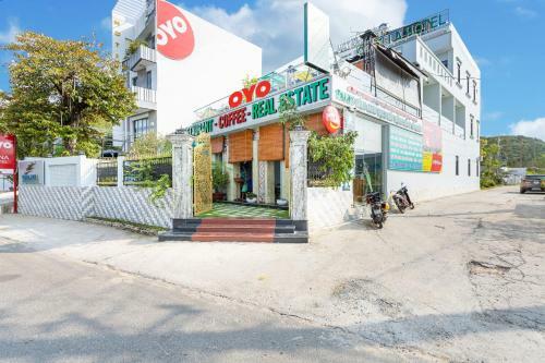 Oyo 1009 Capella Hotel