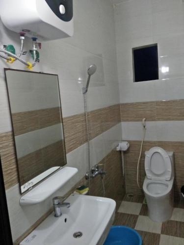 Hostal Quan Lan Nam Phong Hotel