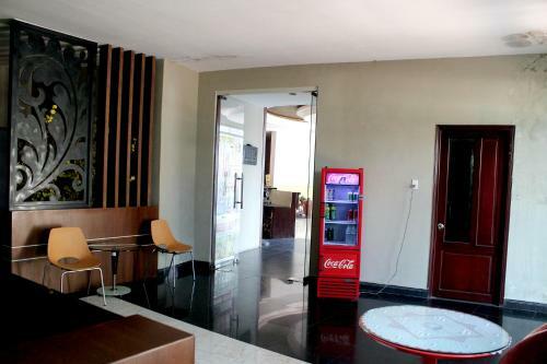 Hotel Kh�ch S?n �nh Quang