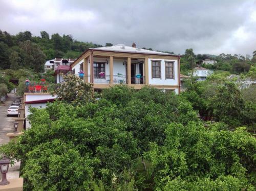 Hostal Esmeralda Guest House