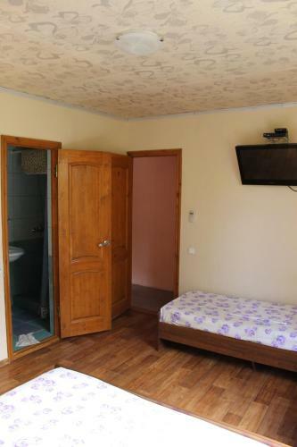 Hostal Guest House Tsandrypsh