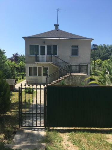 Villa Na Beregu Morya