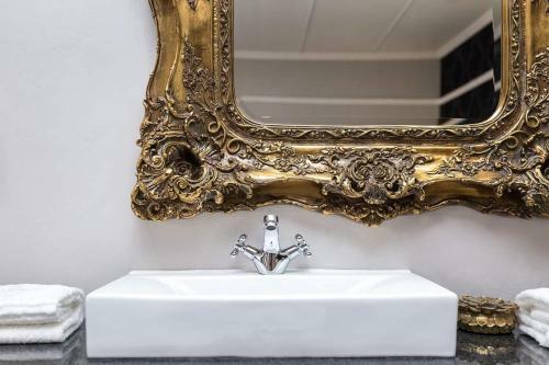 The Kingsman Boutique Hotel