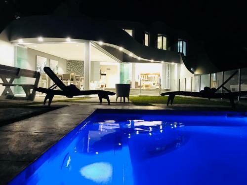 C'est La Vie Beach House