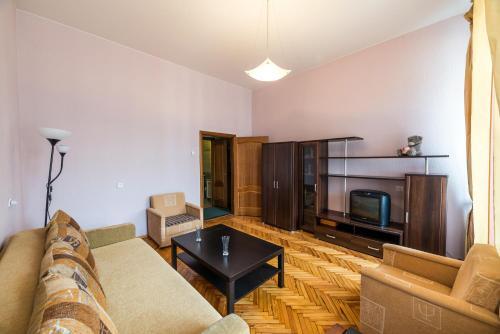 Apartments On Marata 4