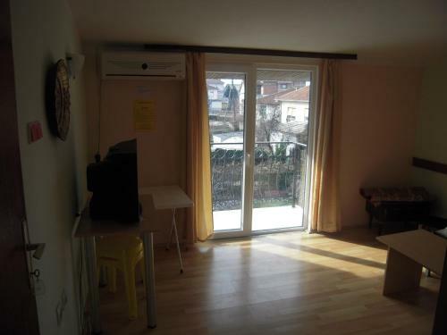 Hostal Lile Pestani Accommodation